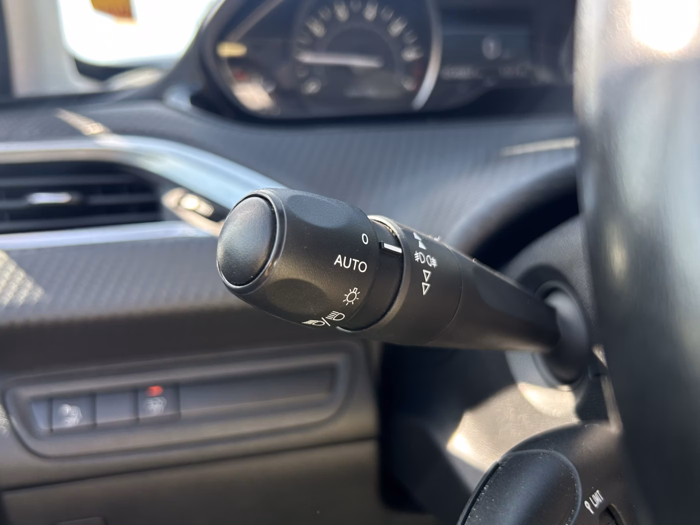 Peugeot 208 фото 20