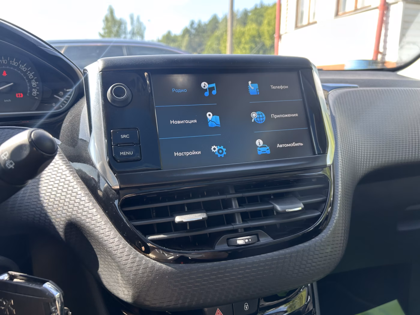 Peugeot 208 фото 14