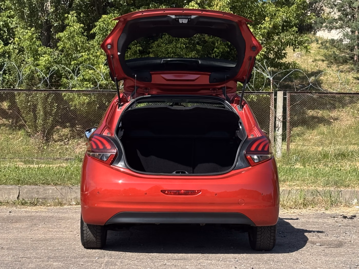 Peugeot 208 фото 8