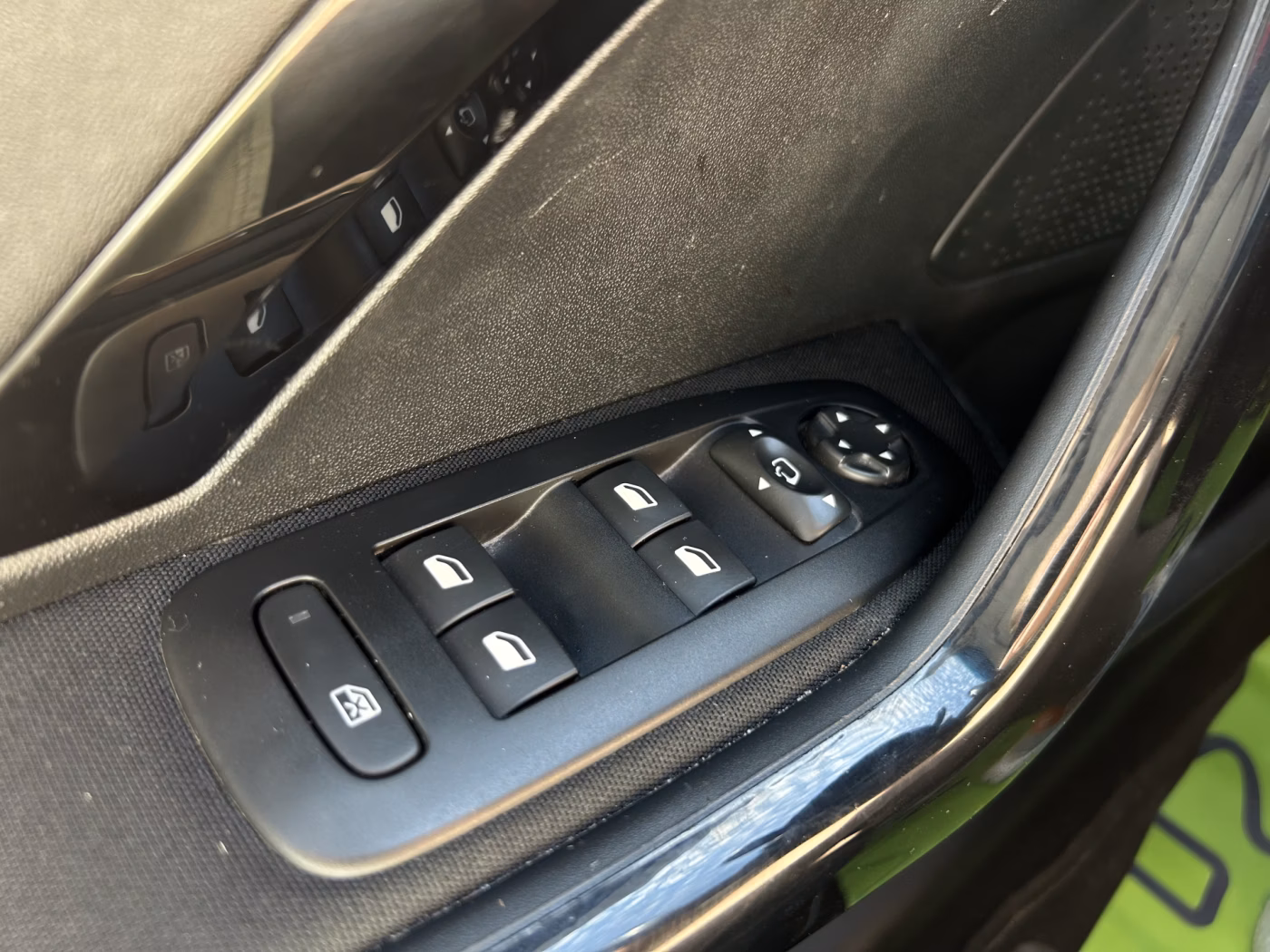 Peugeot 208 фото 21