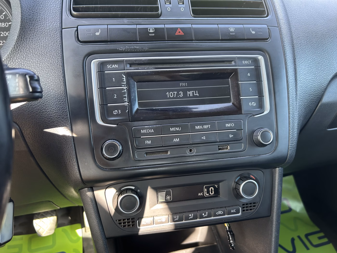 Volkswagen Polo Sedan фото 16