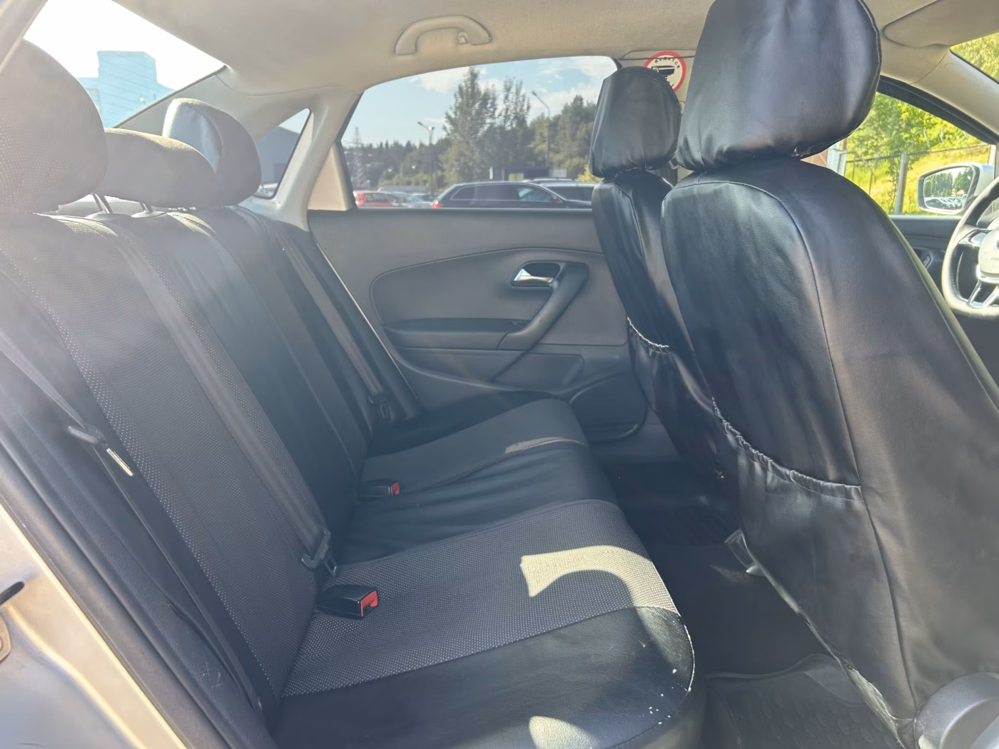 Volkswagen Polo Sedan фото 12