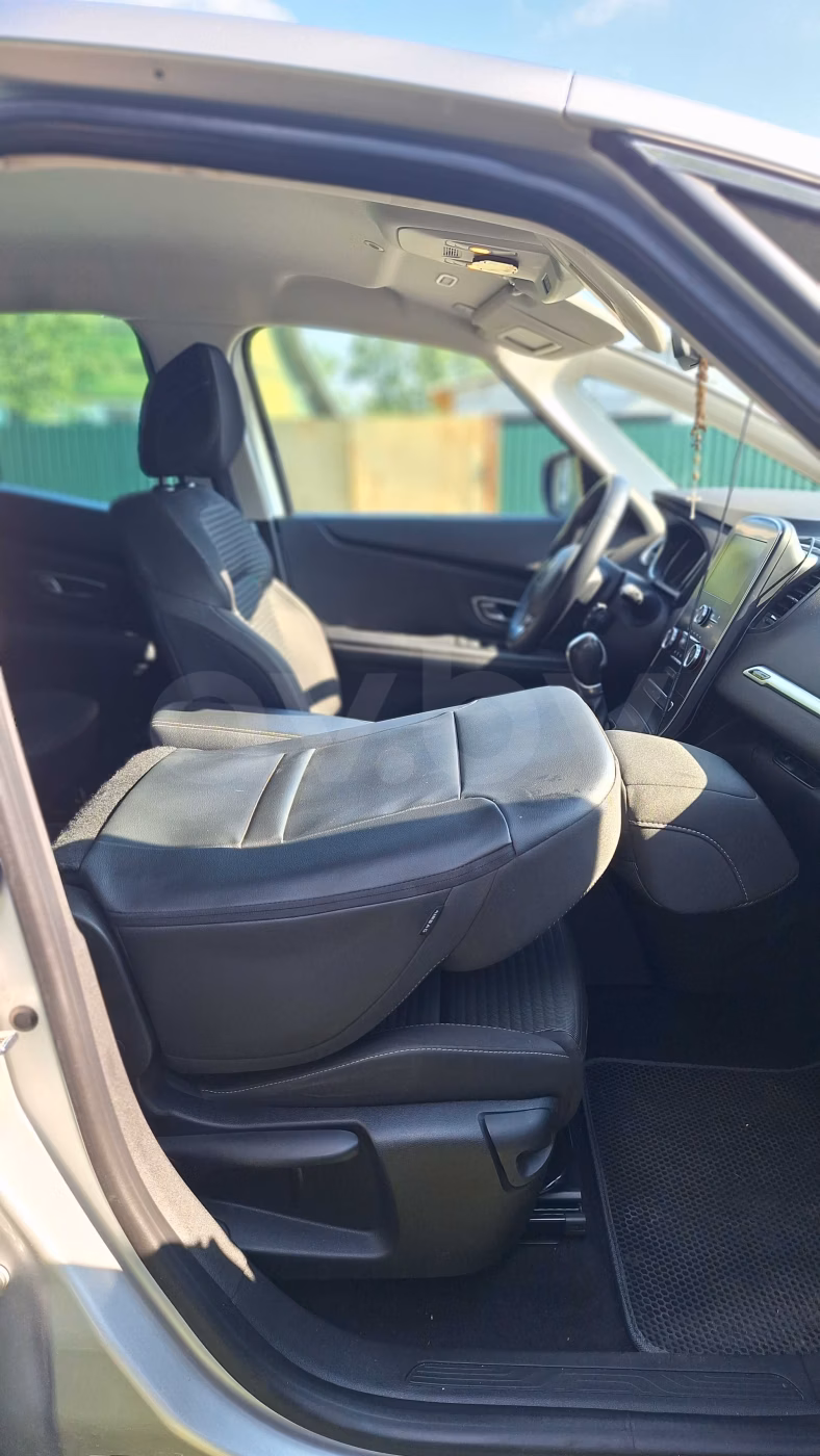 Renault Scenic фото 18