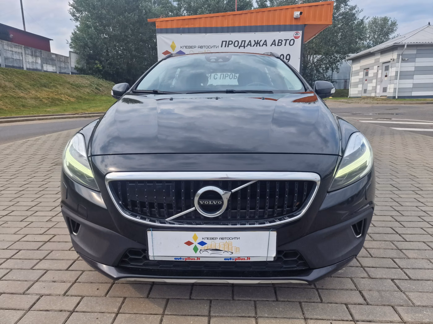 Volvo V40 Cross Country фото 2