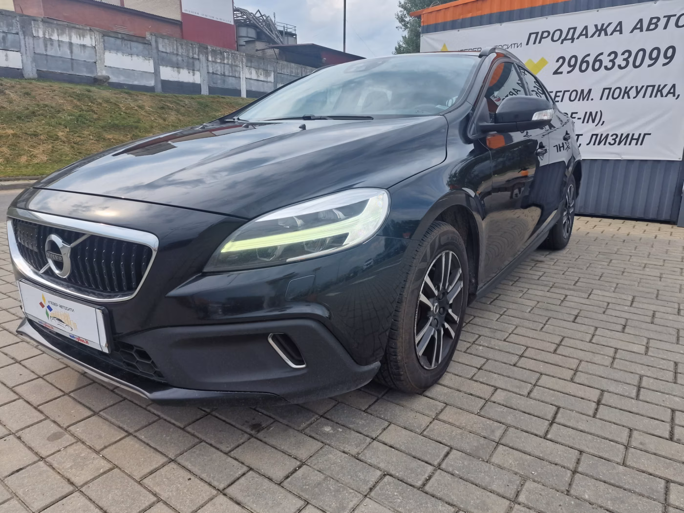 Volvo V40 Cross Country фото 3