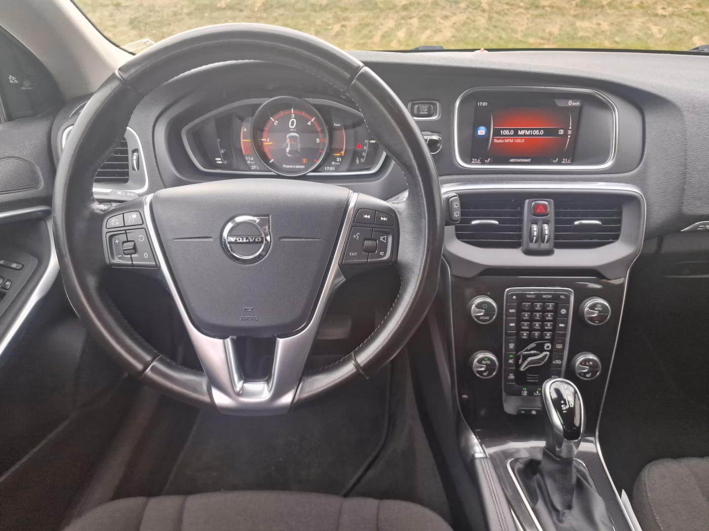 Volvo V40 Cross Country фото 9