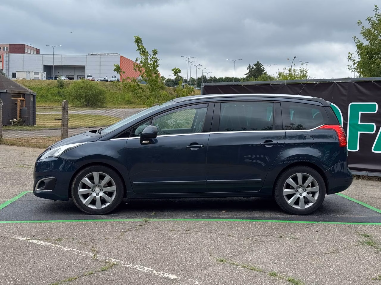 Peugeot 5008 фото 4