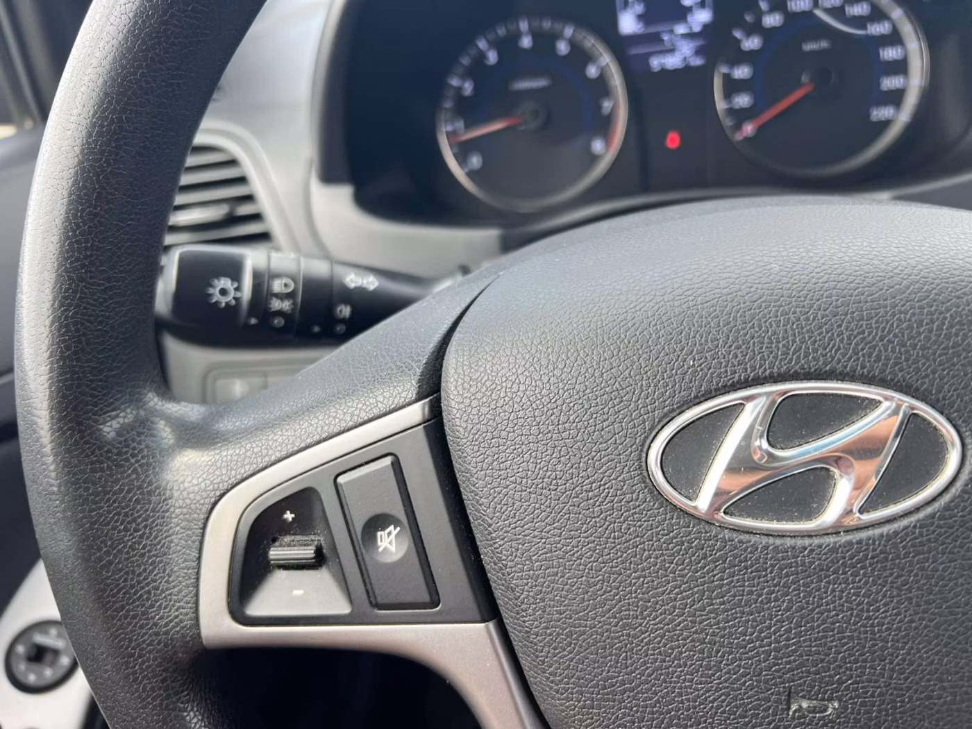Hyundai Solaris фото 15