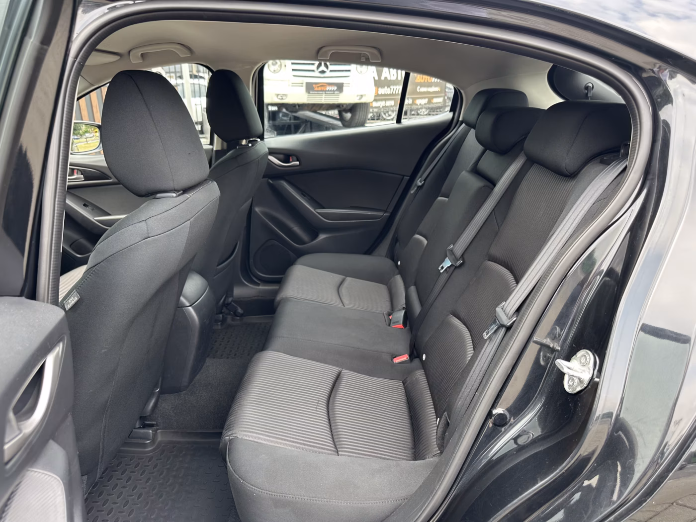 Mazda 3 фото 11