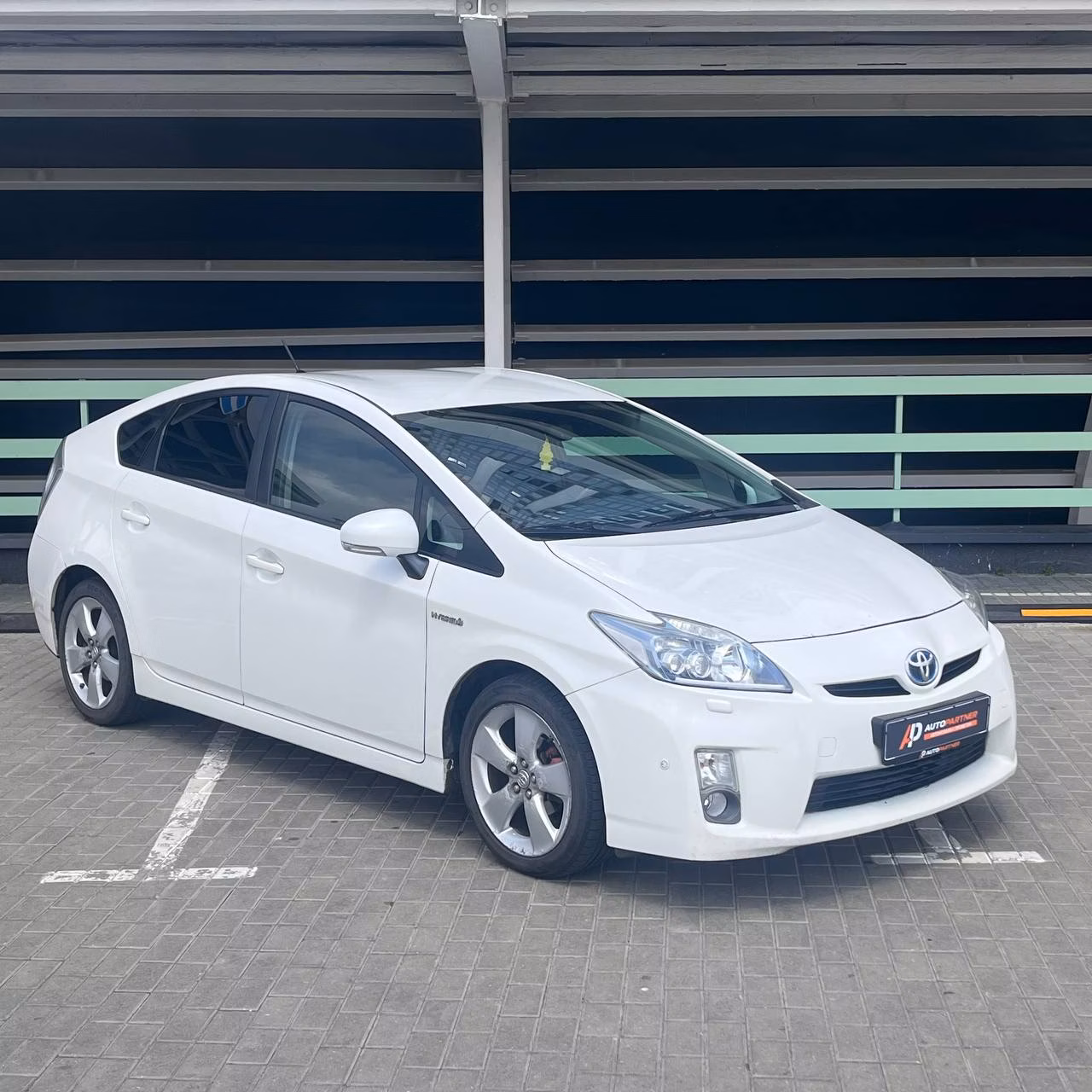 Toyota Prius фото 2