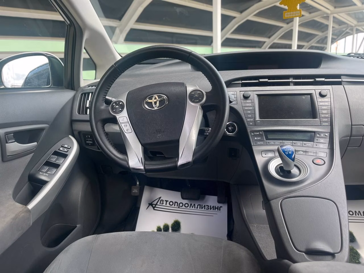 Toyota Prius фото 10