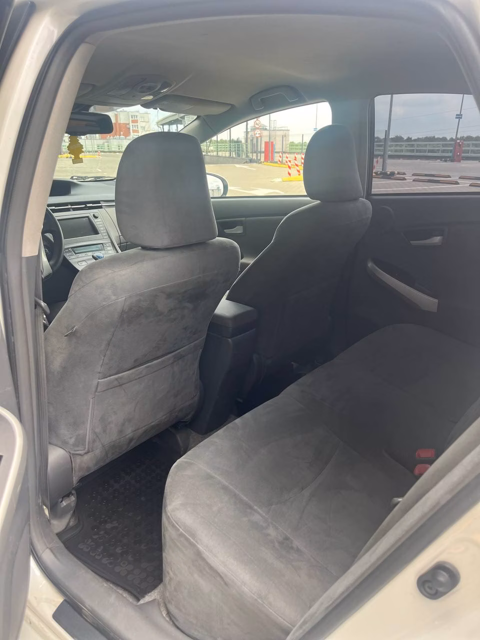 Toyota Prius фото 9