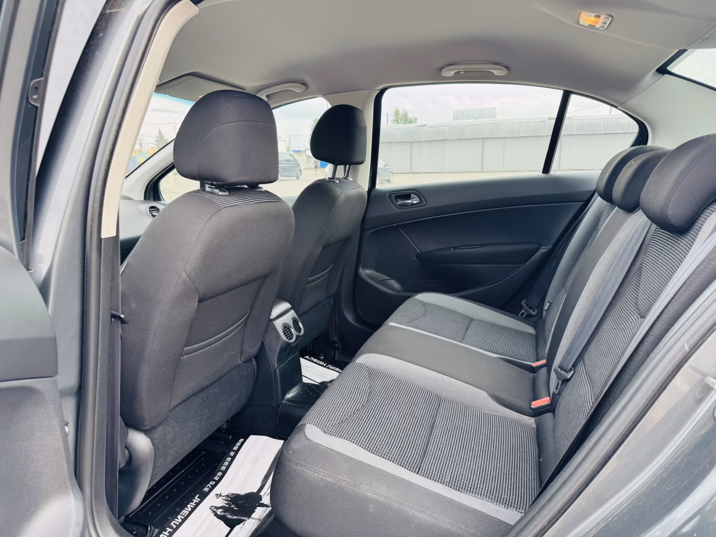 Peugeot 408 фото 6