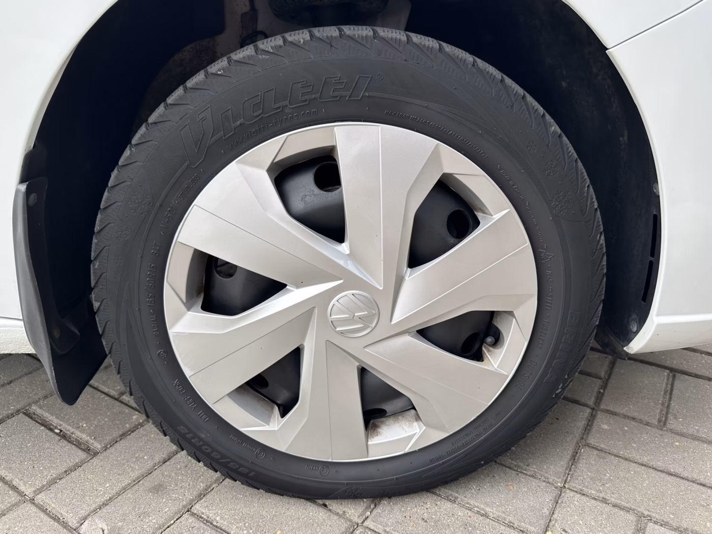 Volkswagen Polo Sedan фото 13