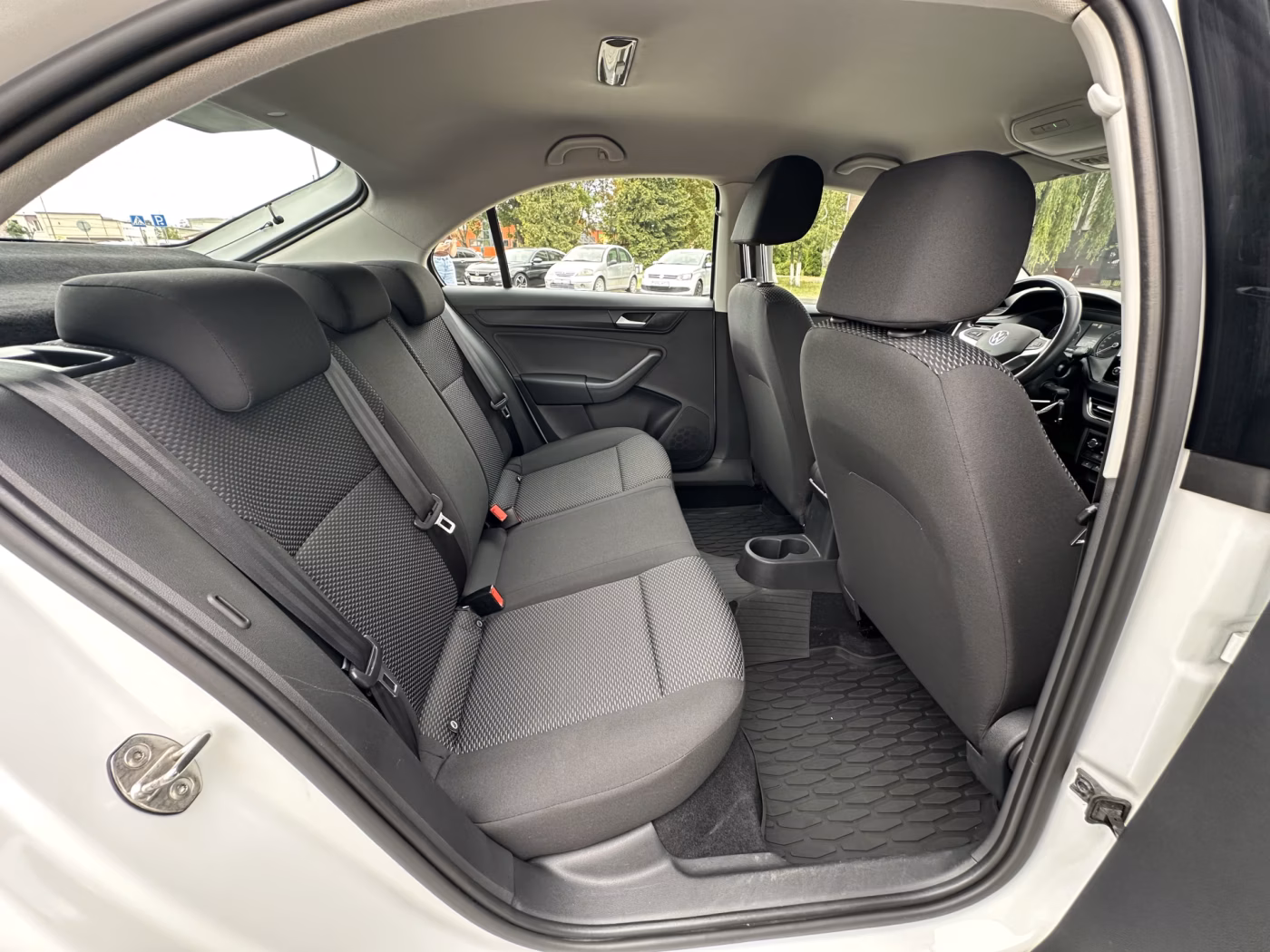 Volkswagen Polo Sedan фото 12