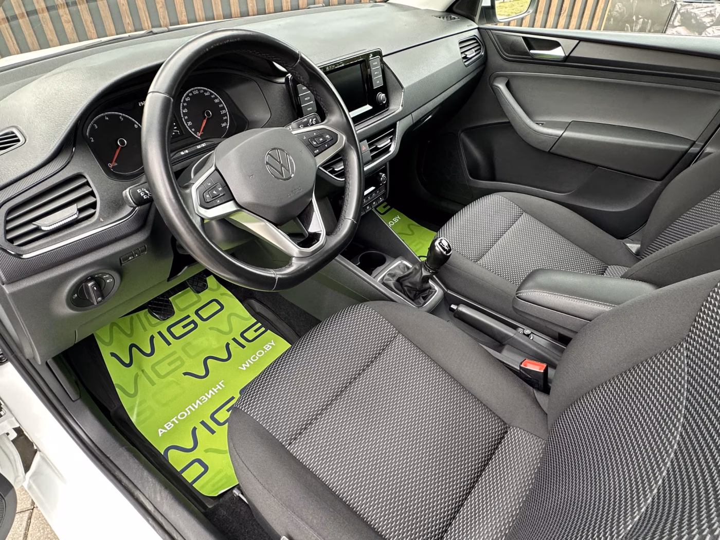 Volkswagen Polo Sedan фото 7