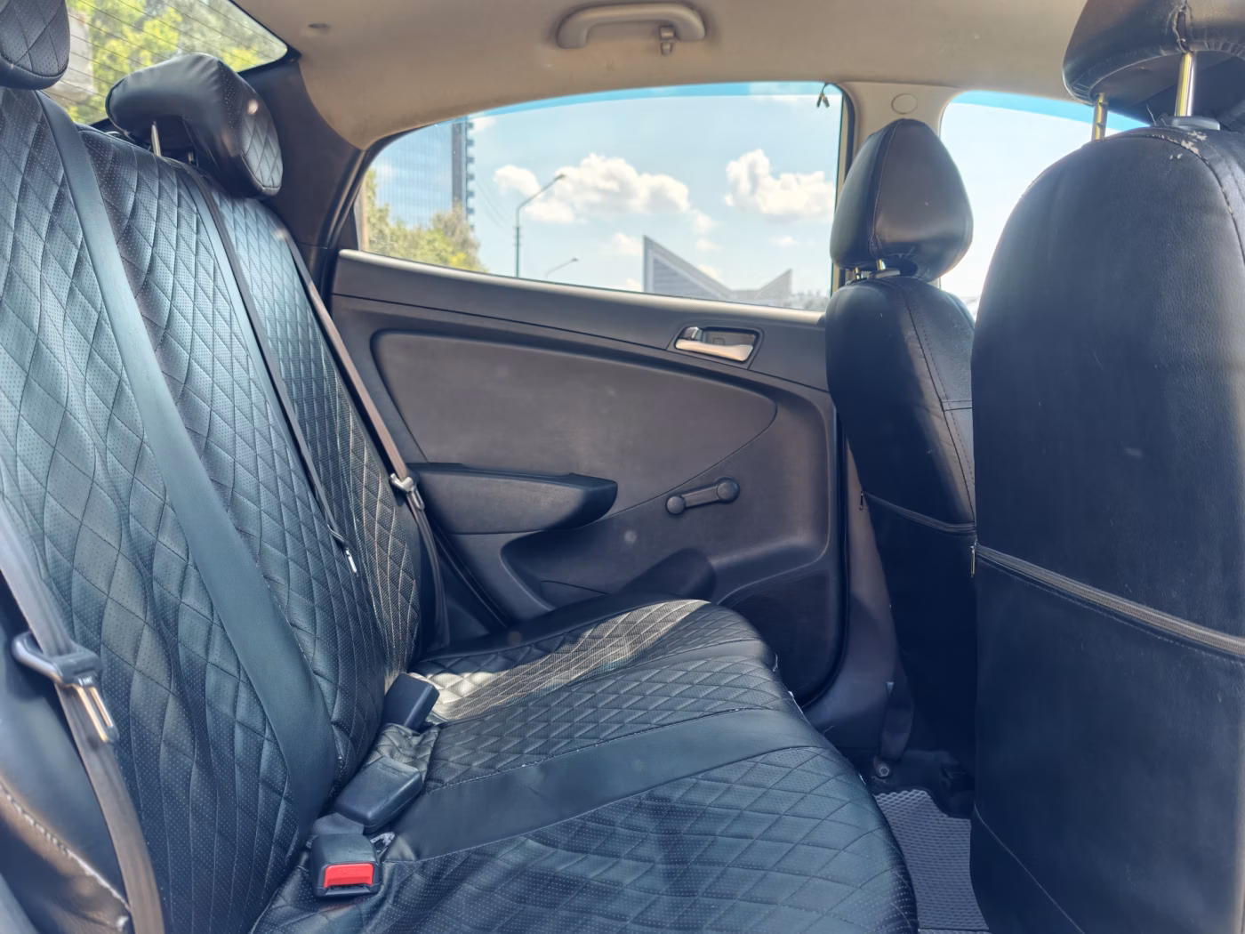 Hyundai Solaris фото 12