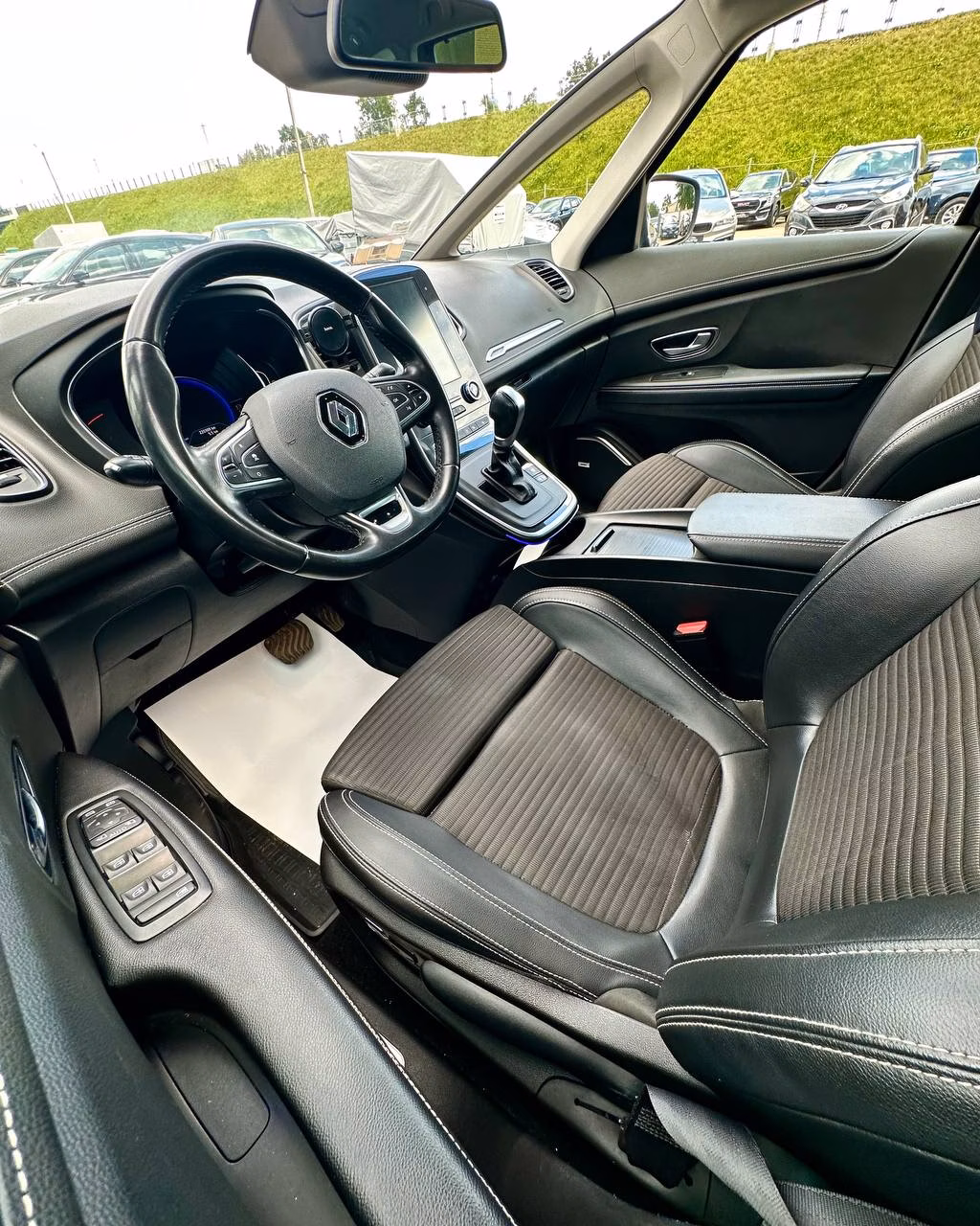 Renault Grand Scenic фото 11