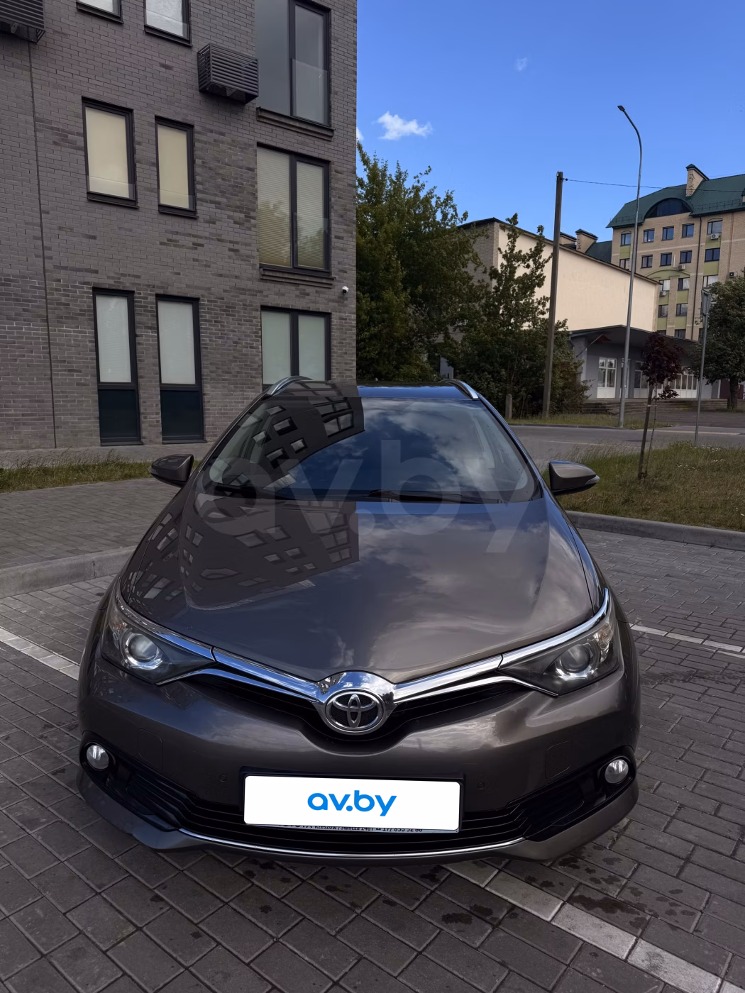 Toyota Auris фото 2