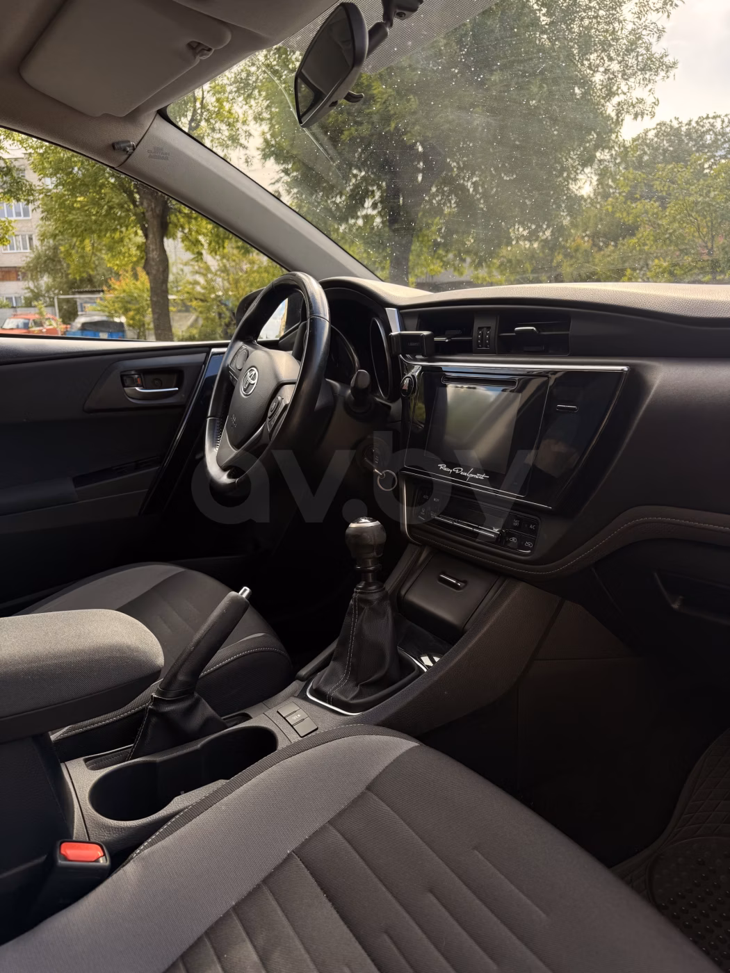 Toyota Auris фото 12