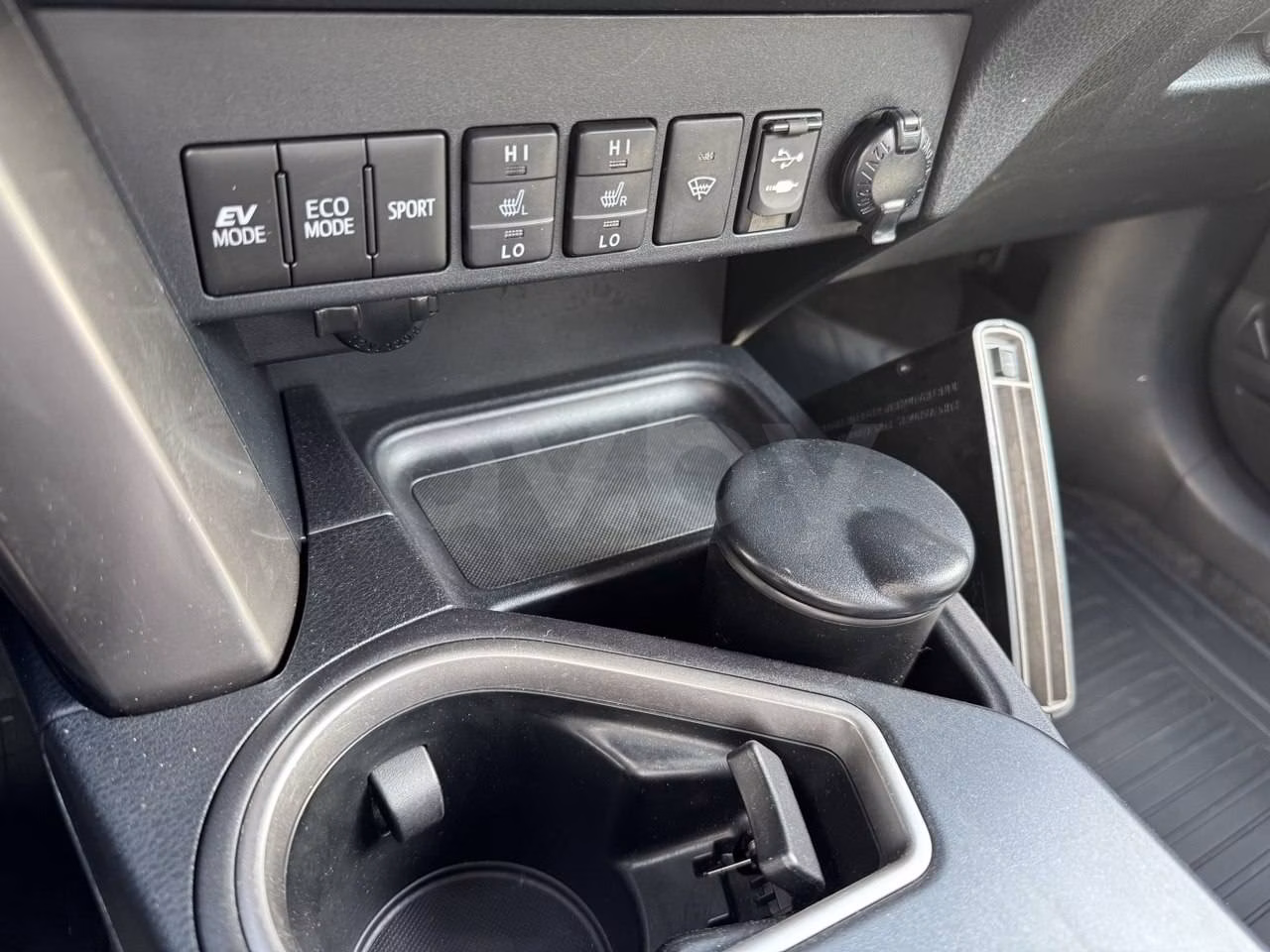 Toyota RAV4 фото 16