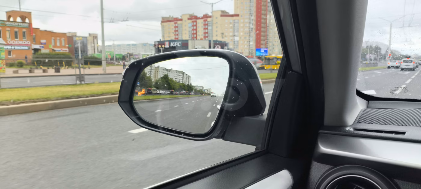 Toyota RAV4 фото 9