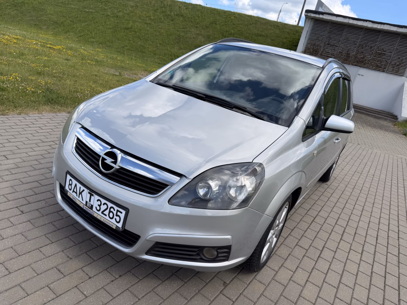 Opel Zafira фото 2