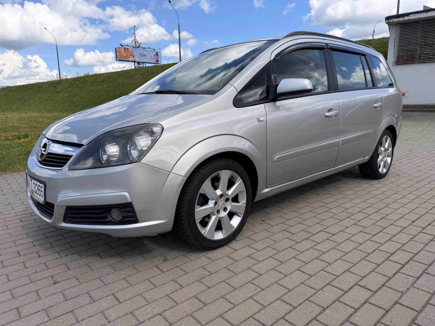 Opel Zafira фото 4
