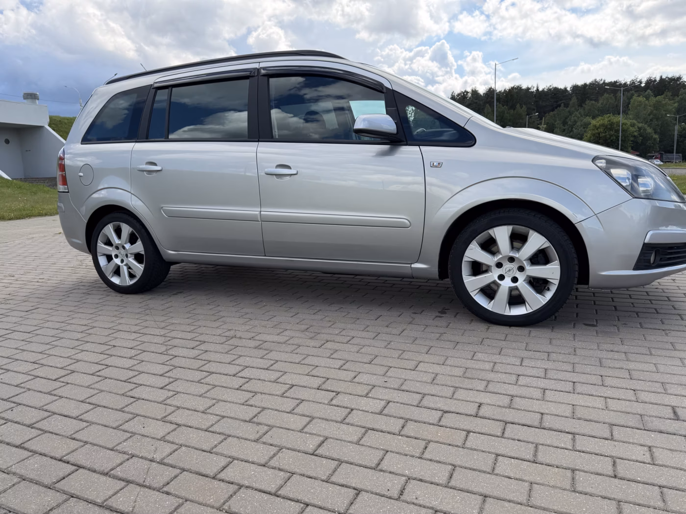 Opel Zafira фото 6