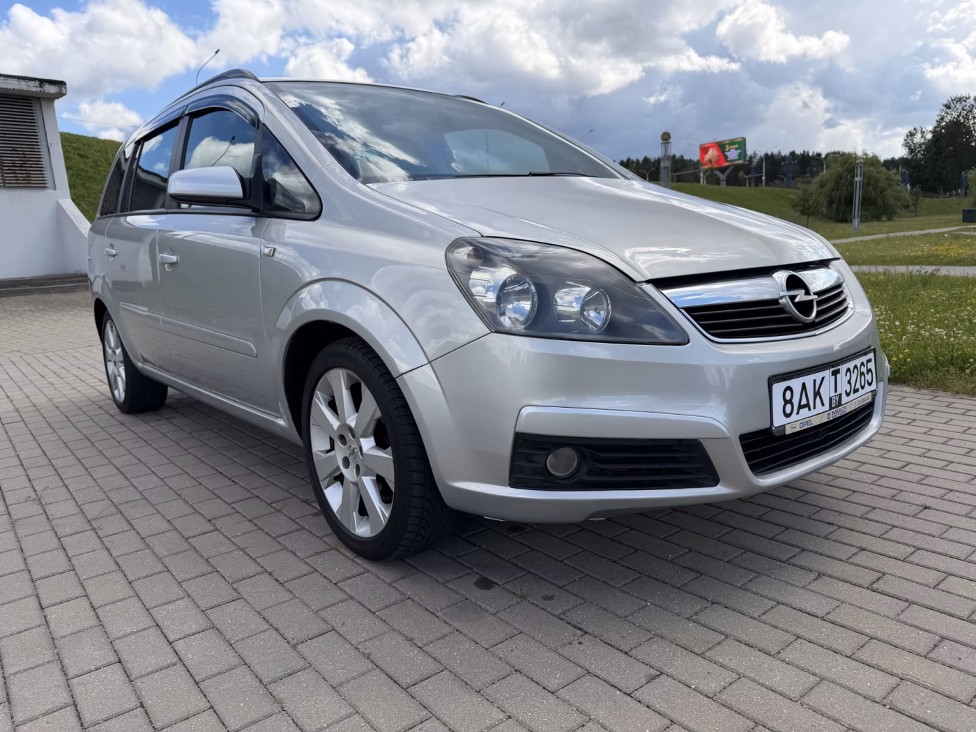 Opel Zafira фото 5