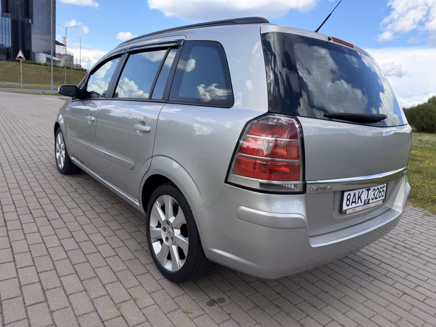 Opel Zafira фото 10