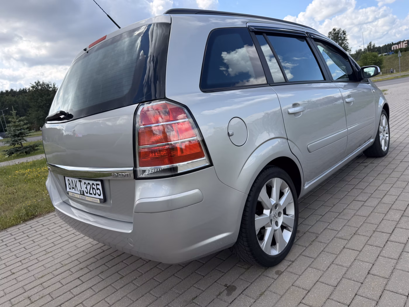 Opel Zafira фото 8