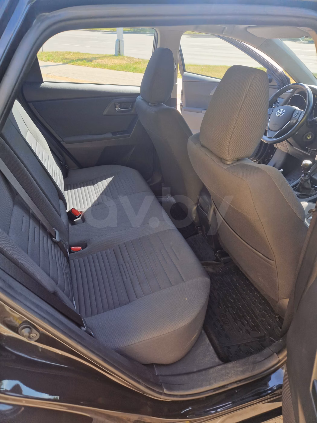 Toyota Auris фото 14