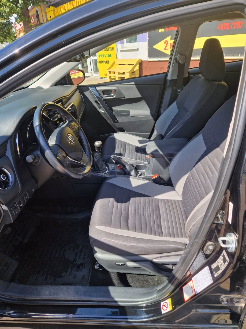 Toyota Auris фото 8