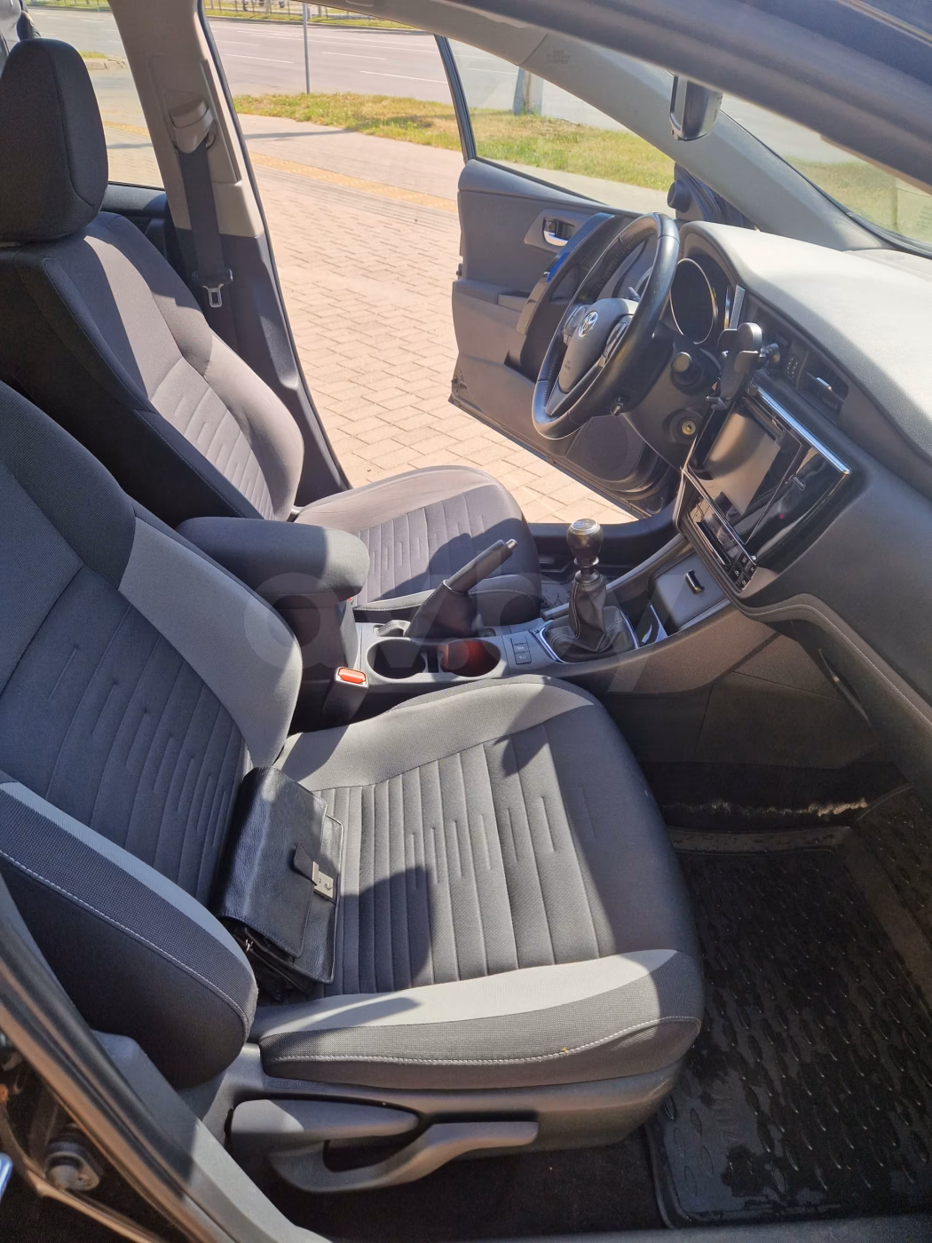 Toyota Auris фото 10