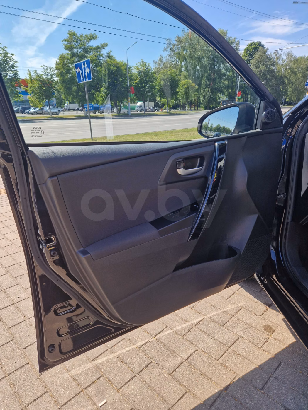 Toyota Auris фото 7