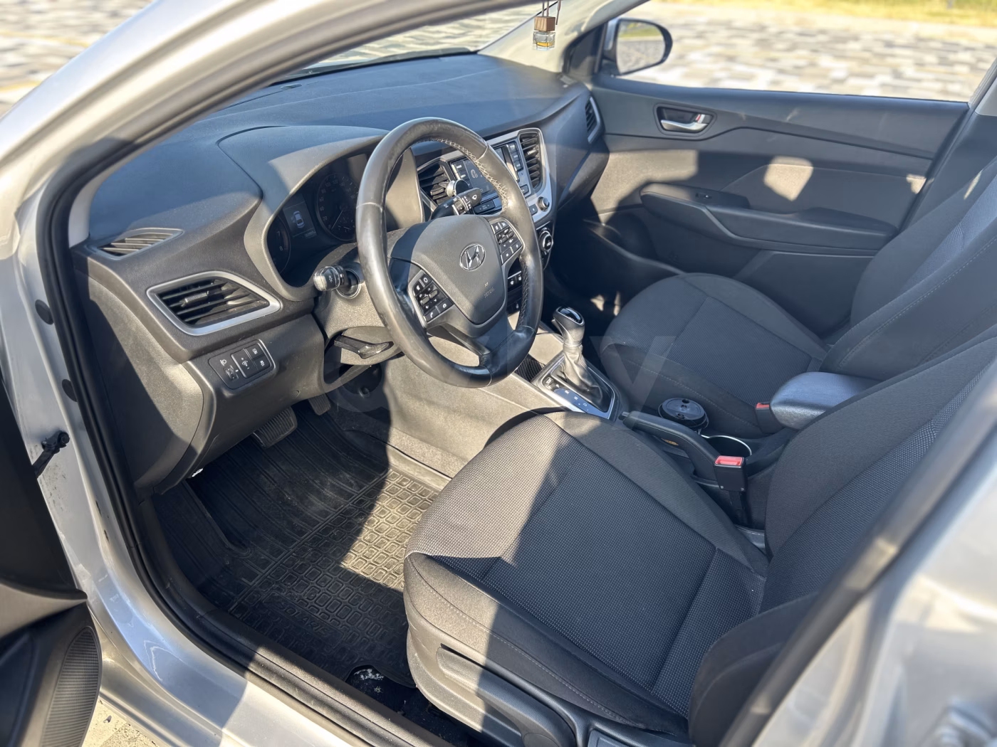 Hyundai Accent фото 11