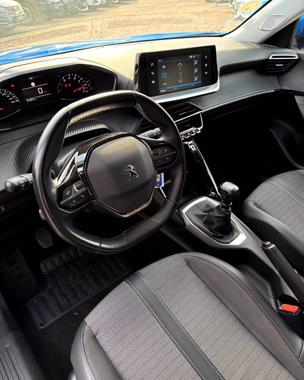 Peugeot 2008 фото 10