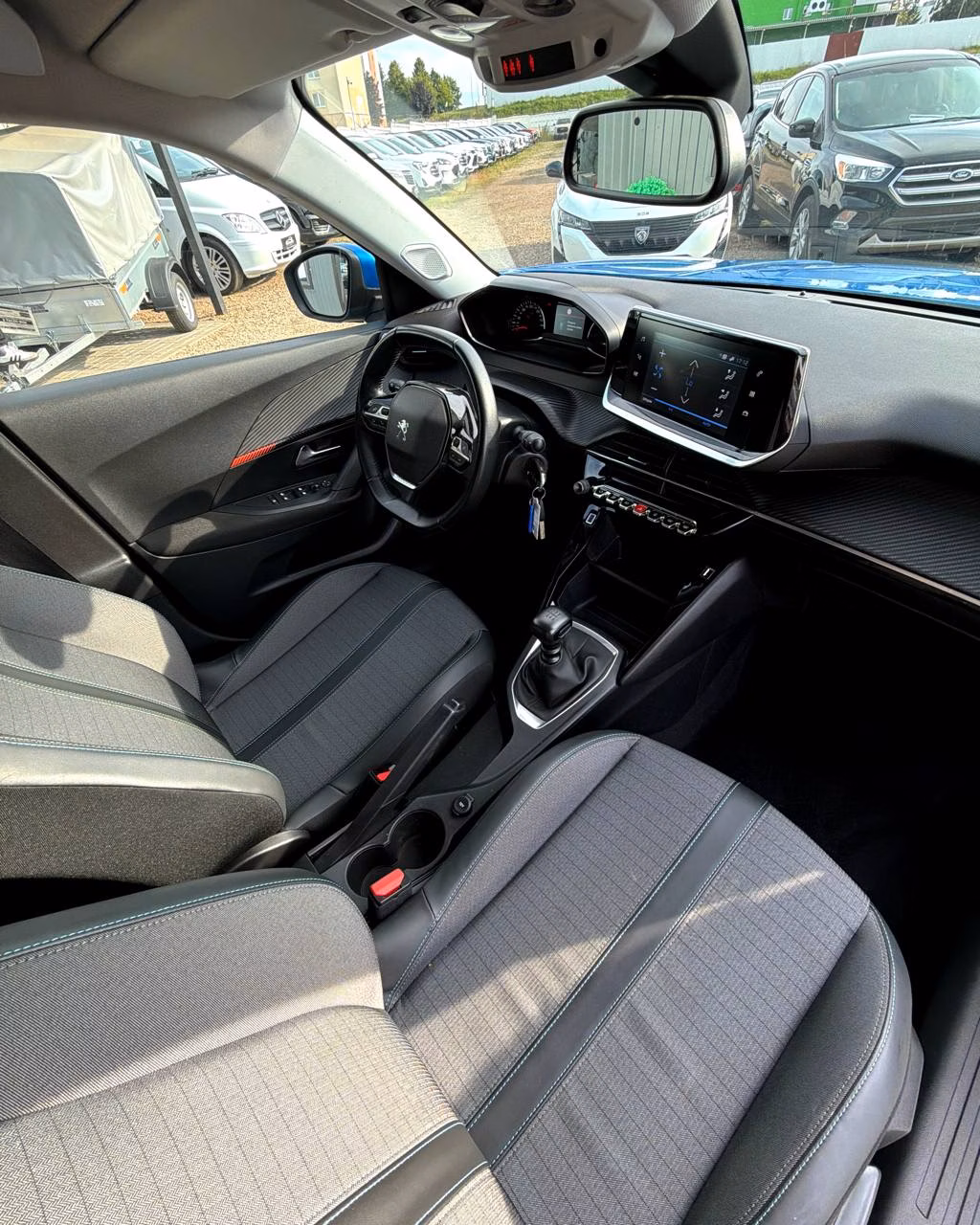 Peugeot 2008 фото 11