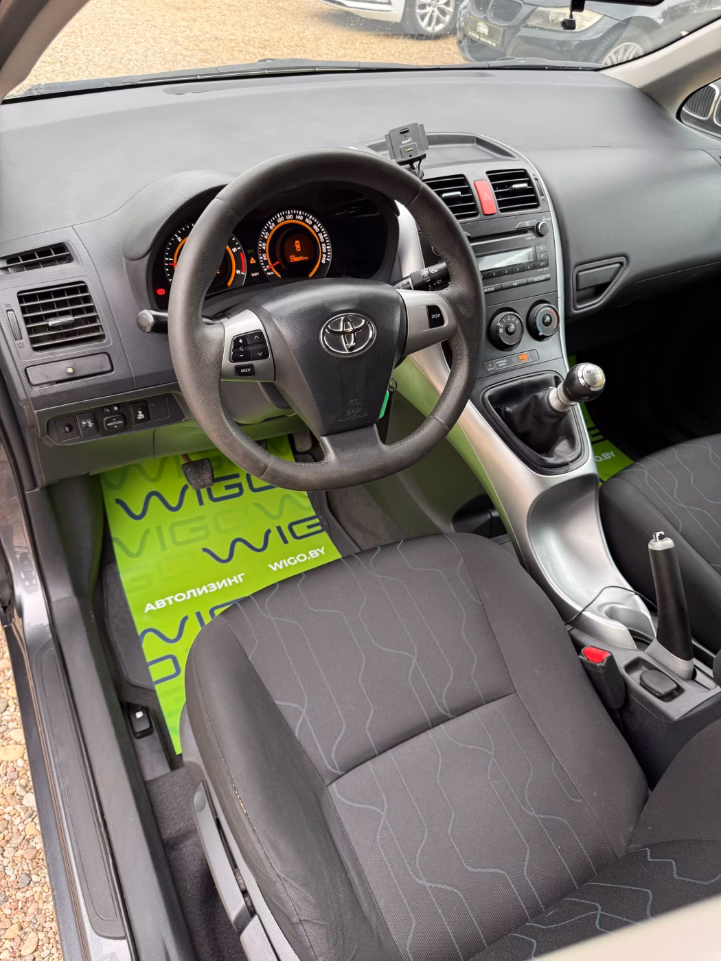 Toyota Auris фото 9