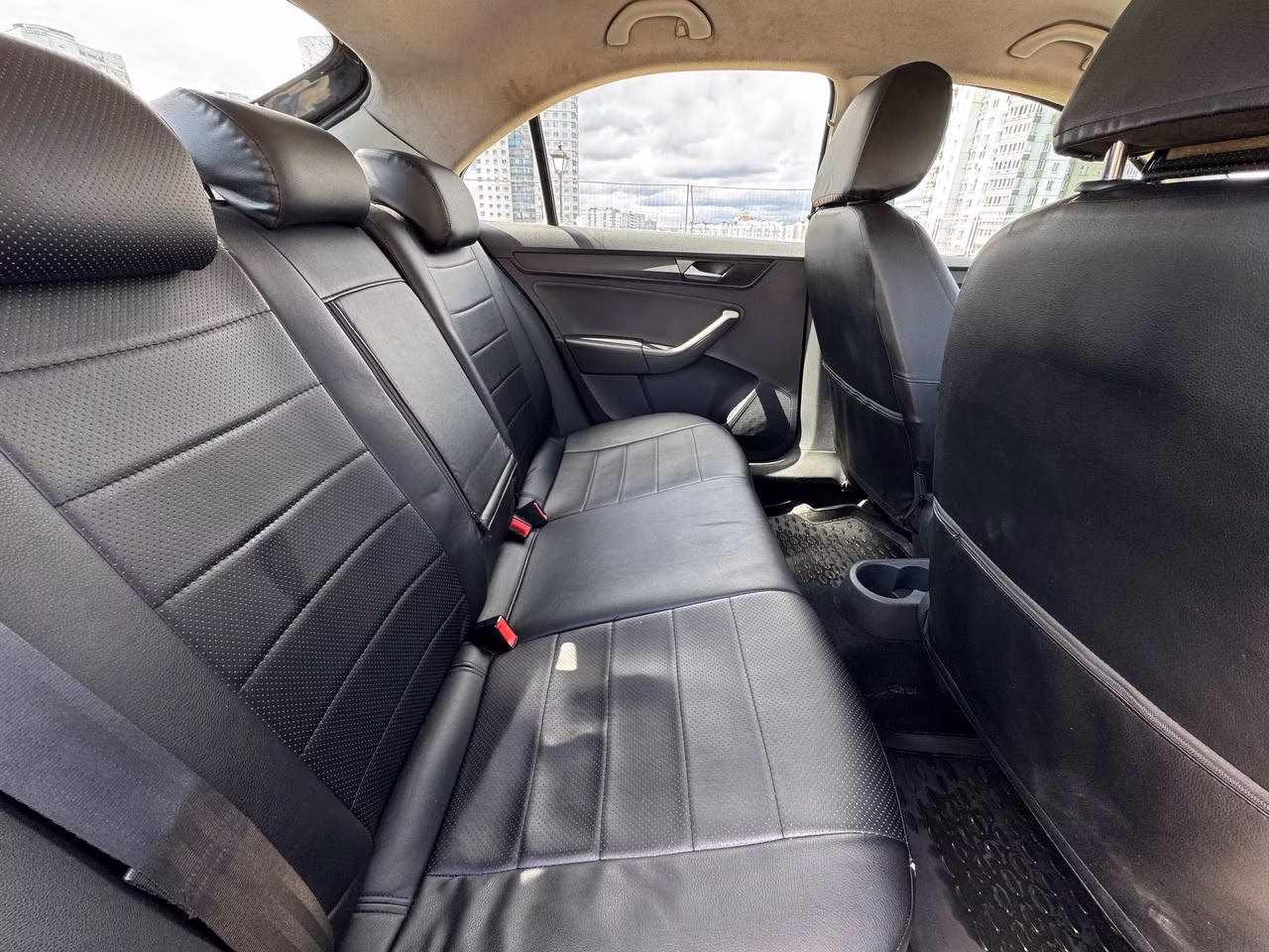 Volkswagen Polo Sedan фото 12