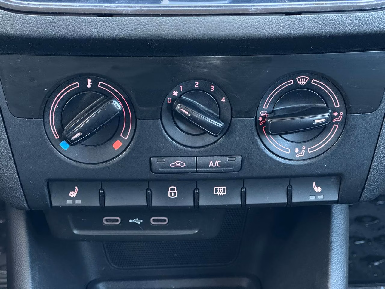 Volkswagen Polo Sedan фото 15