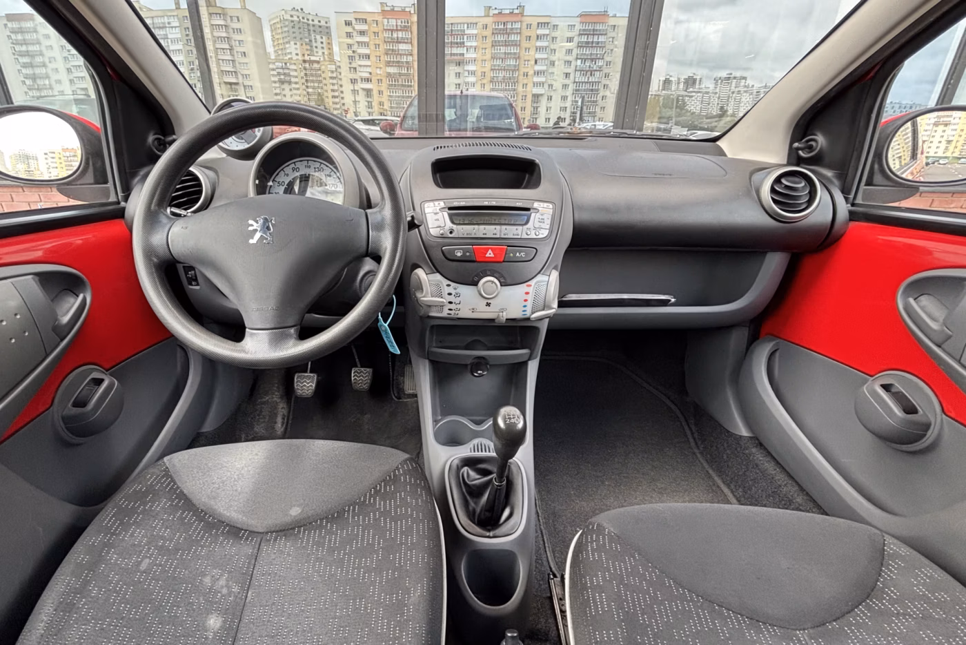 Peugeot 107 фото 12