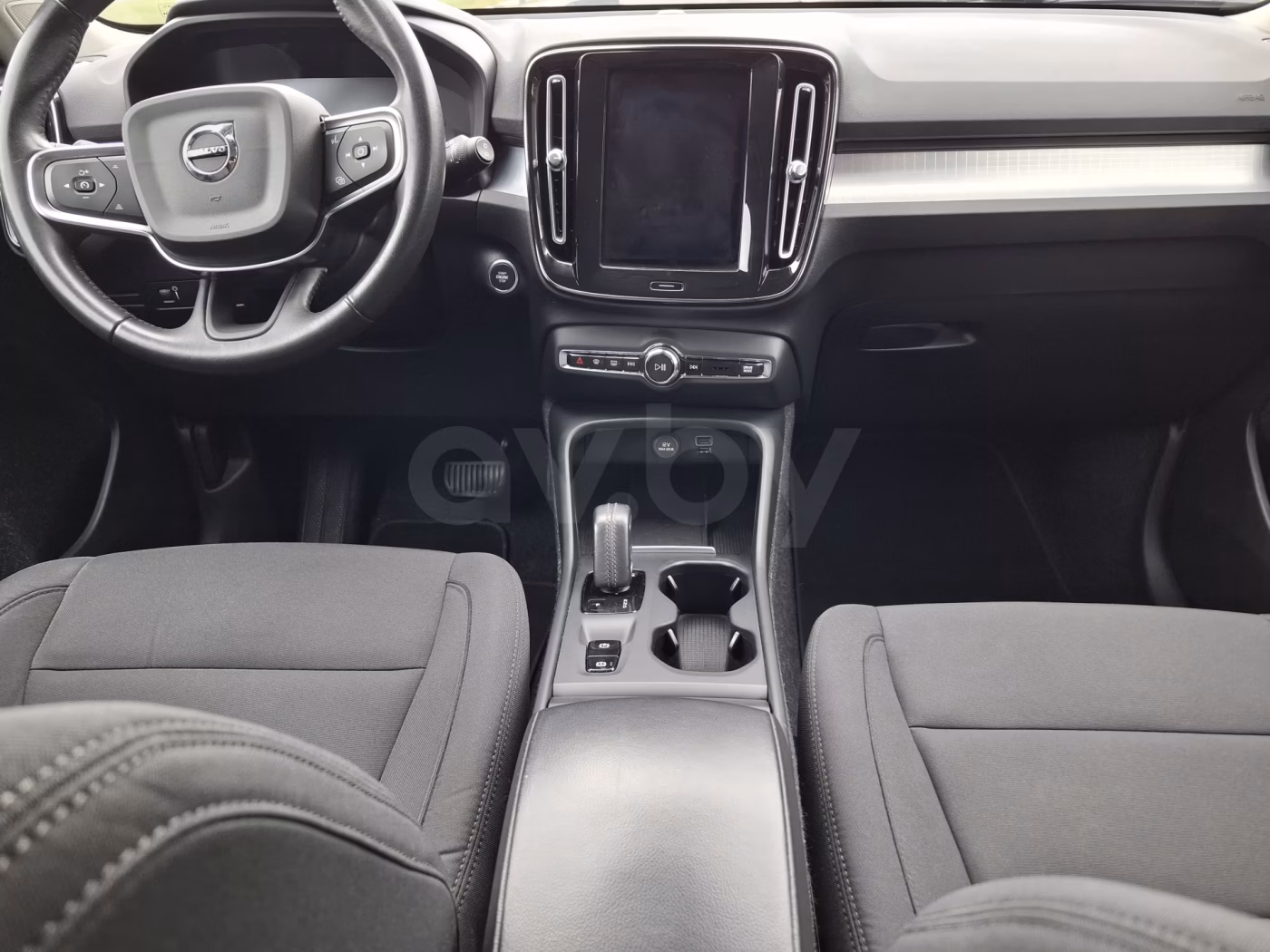 Volvo XC40 фото 9