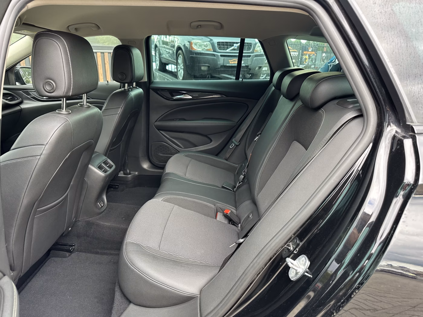 Opel Insignia фото 11