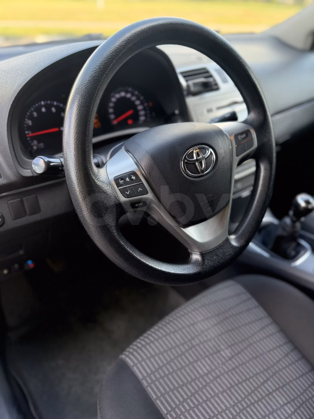 Toyota Avensis фото 12