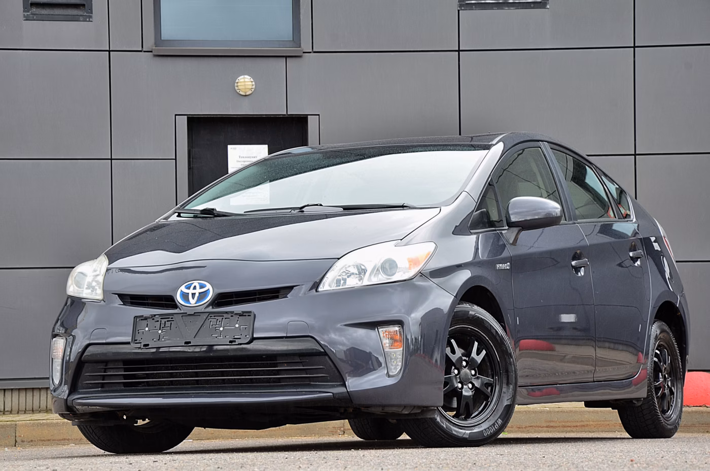 Toyota Prius фото 2
