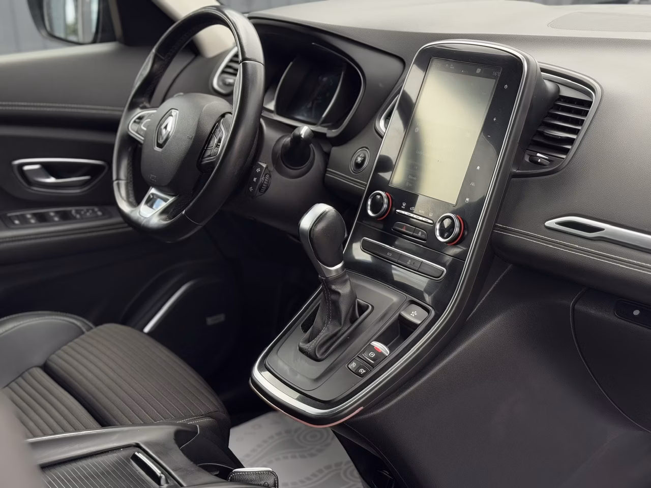 Renault Grand Scenic фото 9