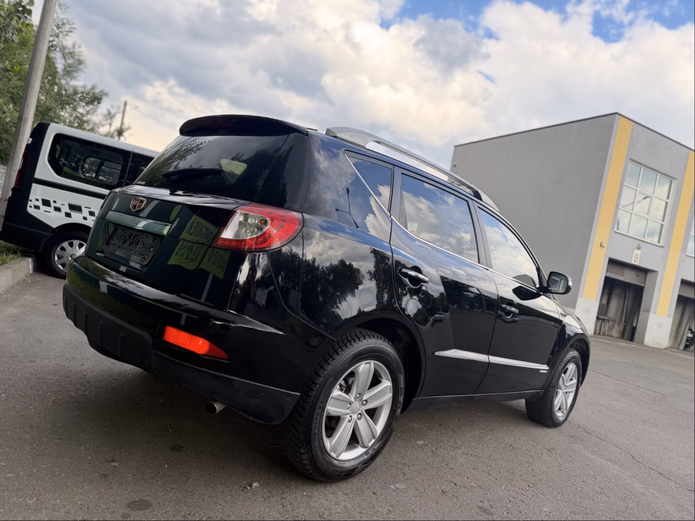 Geely Emgrand X7 фото 7