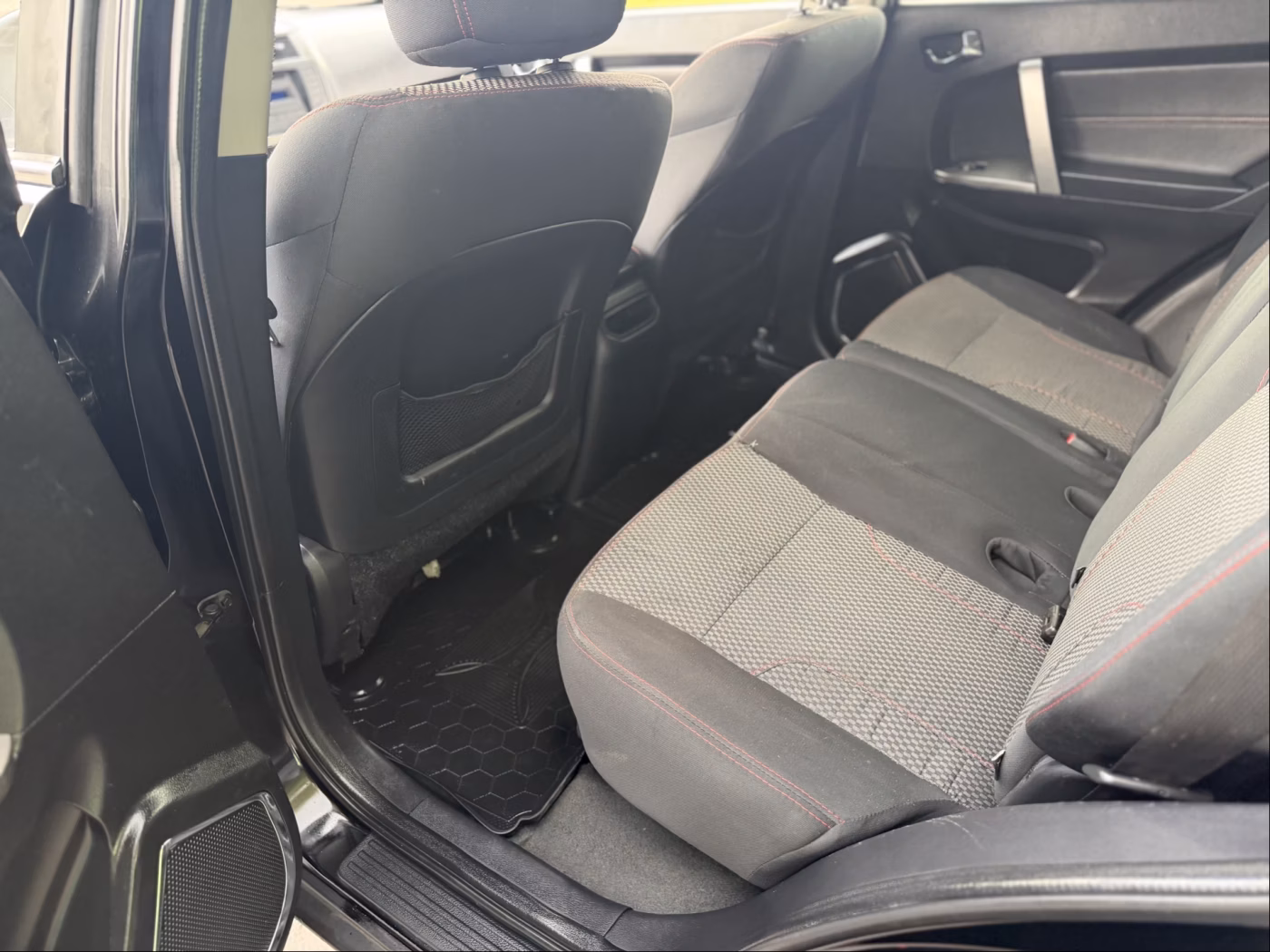 Geely Emgrand X7 фото 11